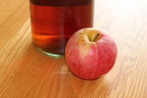 Cream sherry wine and gala apple.