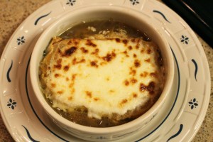 Onion soup with mozzarella