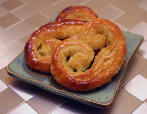 Palmiers are the size of monkey ears.